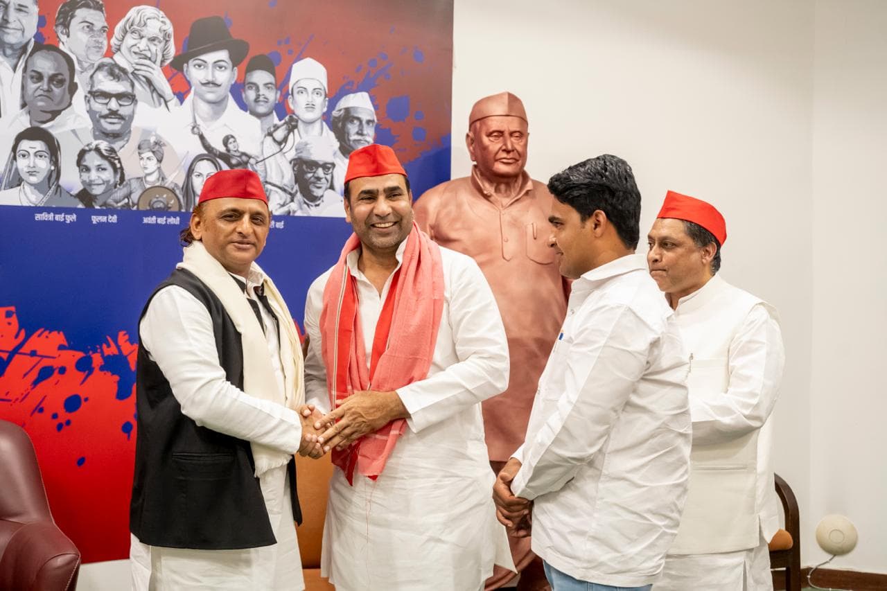 ठाकुरद्वारा विधानसभा सीट पर बड़ा उलटफेर, मुजाहिद अली समर्थकों संग सपा में शामिल; टिकट के बाकी दावेदारों को लगा झटका