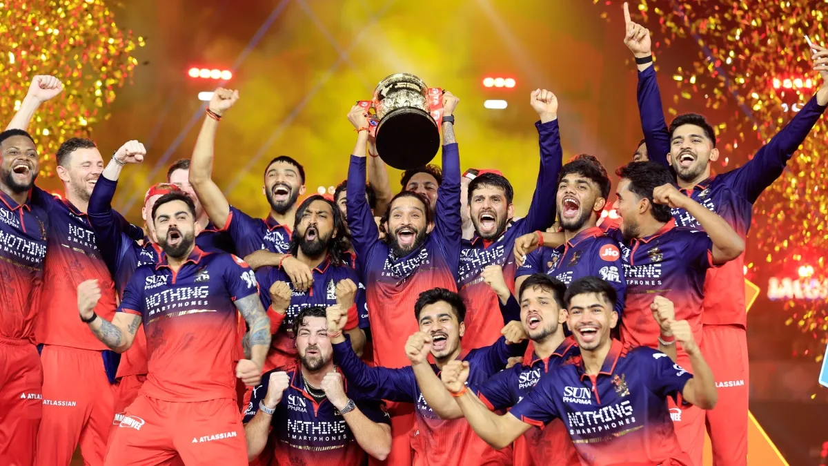 अकेले कोहली नहीं, अब पूरी टीम है 'किंग', लक्ष्य का पीछा करने वाली RCB कैसे बनी लगातार 2 बार की IPL चैंपियन