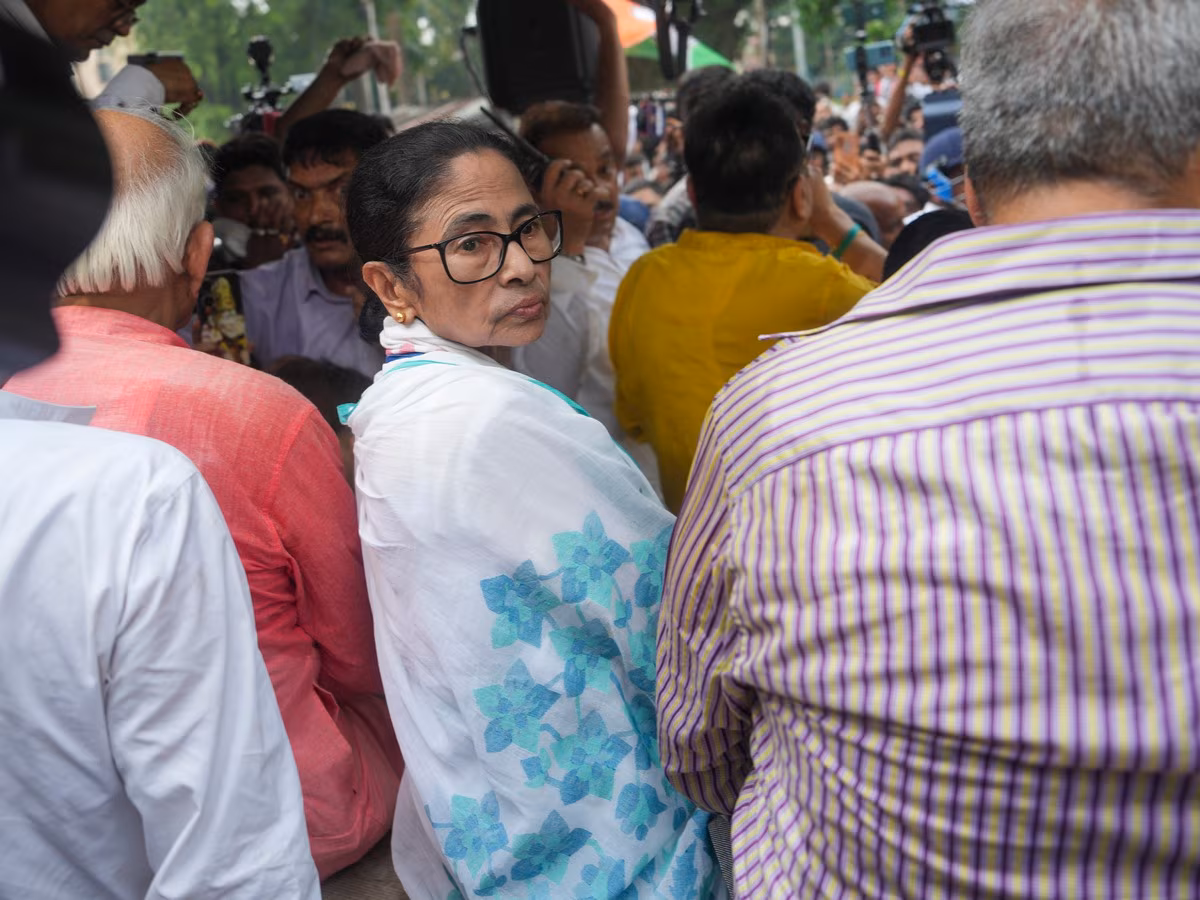 ममता बनर्जी की बढ़ी टेंशन, किराये का मुख्यालय खाली करने का अल्टीमेटम, गुस्से में पुलिस थाने पहुंचा बिल्डिंग मालिक