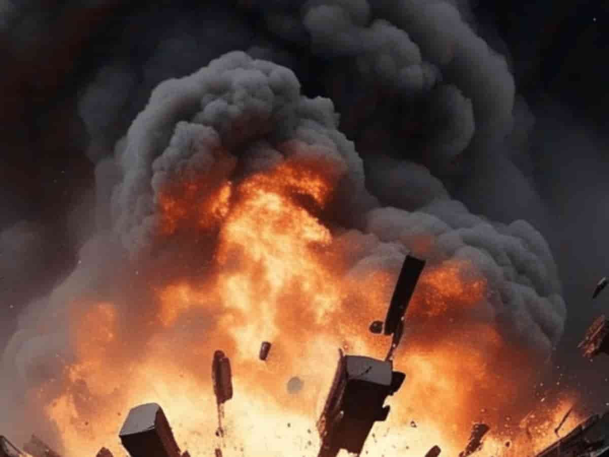उरी सेक्टर में ग्रेनेड फटने से 2 जवान शहीद, नेपाल बॉर्डर से टीएमसी का 'पुष्पा' जहांगीर खान भी गिरफ्तार