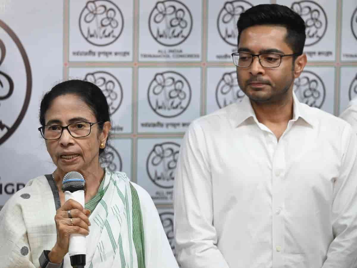 बंगाल की राजनीति में सबसे बड़ा भूचाल: बागी गुट ने ममता बनर्जी को अध्यक्ष पद से हटाया, भतीजे अभिषेक बनर्जी सस्पेंड