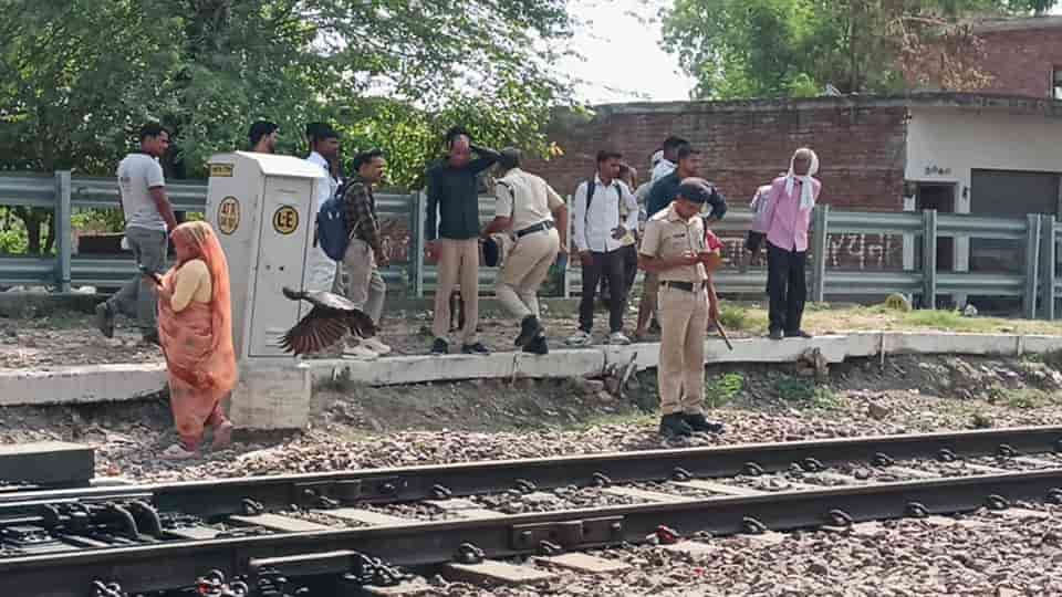 औरैया में दर्दनाक हादसा: वंदे भारत एक्सप्रेस के आगे कूदकर युवक ने की खुदकुशी, 4 मिनट तक थमी रही ट्रेन की रफ्तार