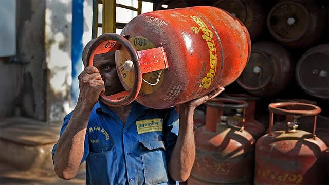 LPG-PNG New Rules: 1 जुलाई से बदल गए गैस सिलेंडर और पीएनजी के नियम, सब्सिडी और डिलीवरी को लेकर बड़ा अपडेट