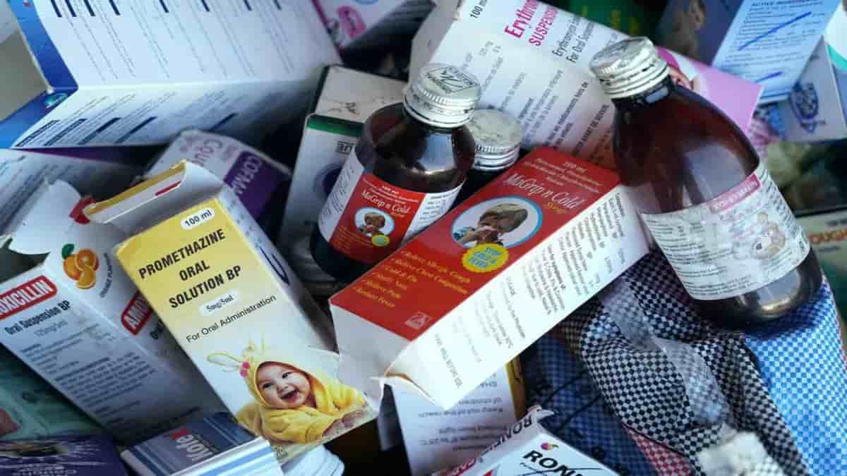 यूपी में धड़ल्ले से बिक रही प्रतिबंधित दवाई, दो हजार से ज्यादा शीशी बरामद