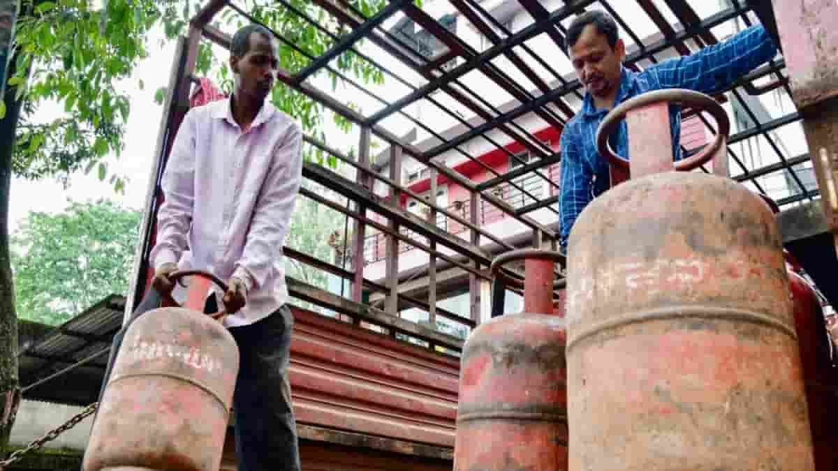 सऊदी अरब से लेकर आपकी रसोई तक, जानिए भारत में कैसे तय होते हैं गैस के दाम और क्यों बदलती है कीमत