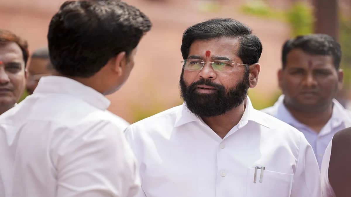 महाराष्ट्र की राजनीति में मचा हड़कंप! अचानक अस्पताल में भर्ती हुए एकनाथ शिंदे, सामने आई बड़ी वजह