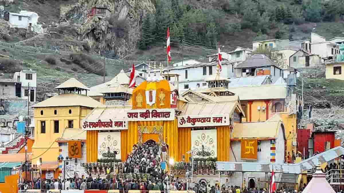अयोध्या के बाद अब बद्रीनाथ धाम में बड़ा खेल! चढ़ावे की गिनती में गड़बड़ी देख भड़के सीएम धामी, लिया ये कड़ा एक्शन