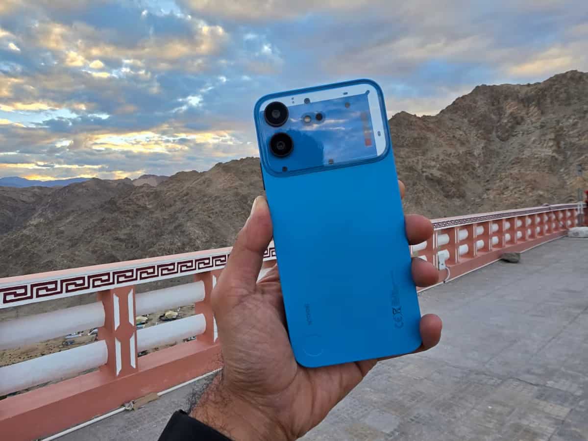 नथिंग ने लॉन्च किया 'Nothing Phone (4b) RCB एडिशन', खरीदने के लिए उमड़ी भारी भीड़; फीचर्स हैं कमाल के