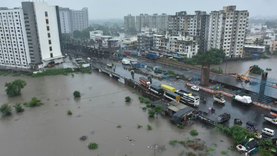 आसमान से बरसेगी आफत! दिल्ली-यूपी समेत 18 राज्यों में भारी बारिश और 85km/h की रफ्तार से आंधी का रेड अलर्ट