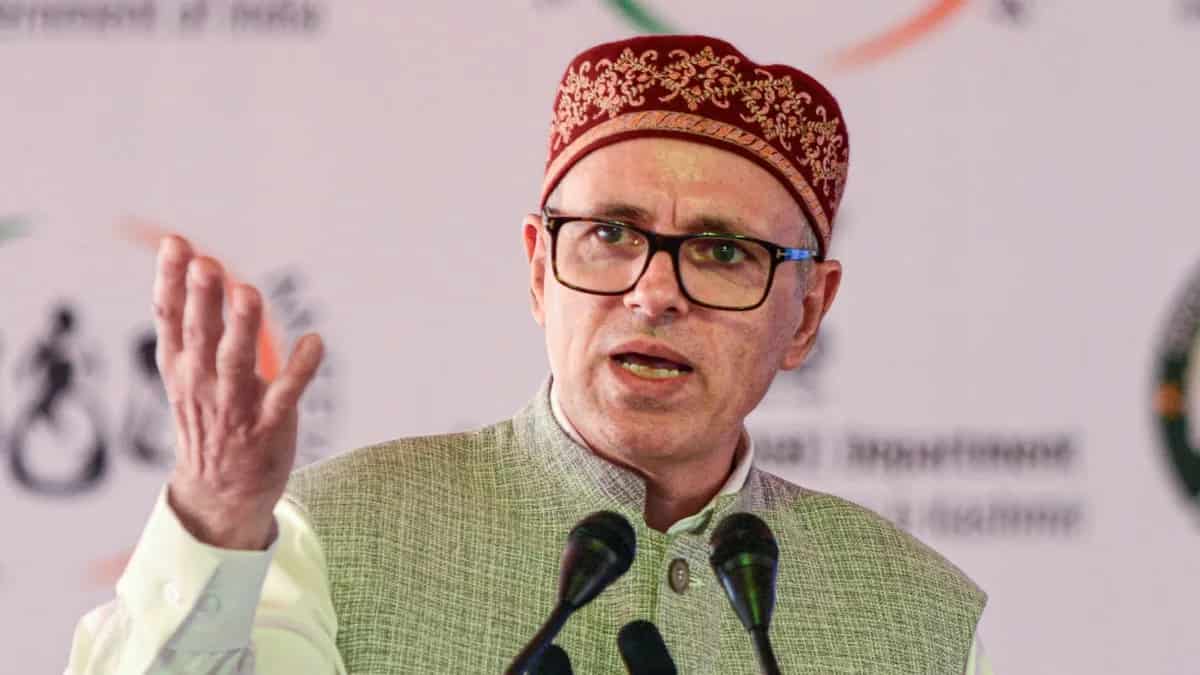 J&K में 'हॉर्स ट्रेडिंग' पर आर-पार: उमर अब्दुल्ला का BJP पर 30 करोड़ के ऑफर का आरोप, पलटवार में मानहानि की चेतावनी