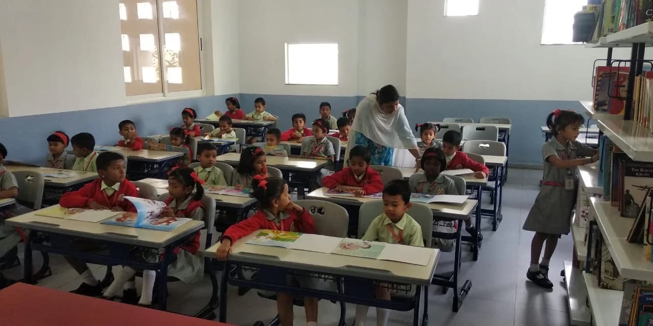 दिल्ली के 108 स्कूल घोषित हुए 'डेथ ट्रैप', कभी भी गिर सकते हैं; अब एक्शन में सरकार