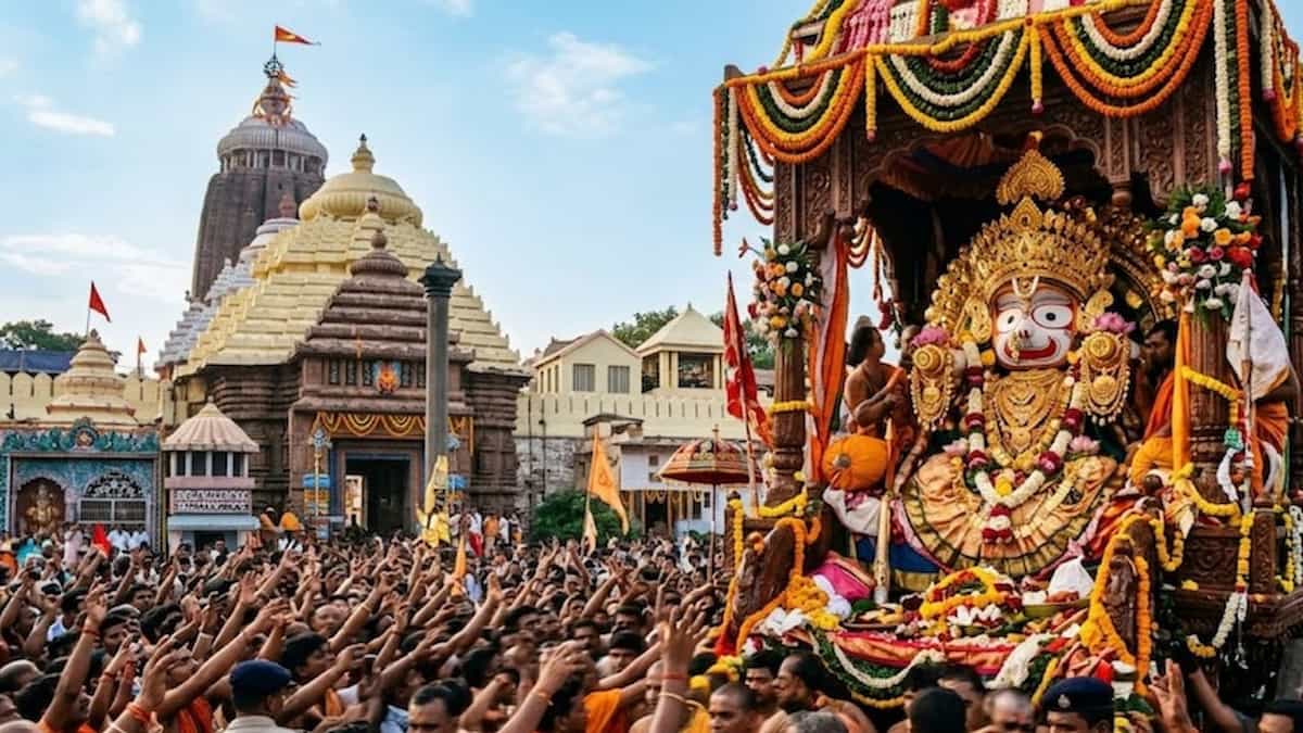 अब धाम लौटेंगे महाप्रभु: स्वर्ण आभूषणों से लदकर जगन्नाथ देंगे भव्य दर्शन, फिर होगी 'अधर पाना' की खास रस्म