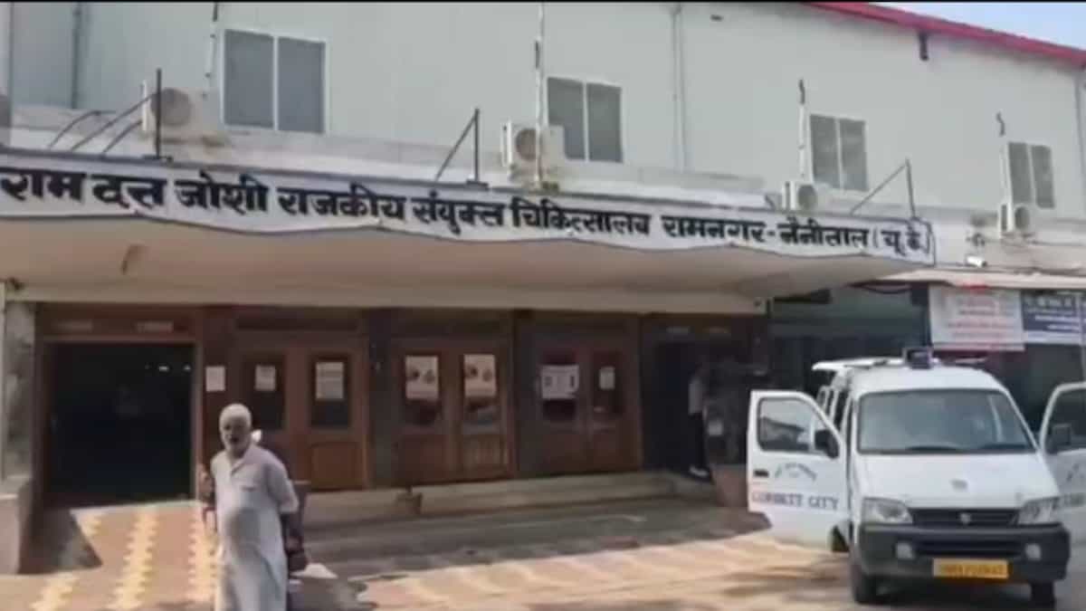 गले पर गहरे निशान, अस्पताल पहुंचने से पहले ही थम गईं सांसें; रामनगर में युवक की संदिग्ध मौत से मचा हड़कंप, जांच में जुटी पुलिस