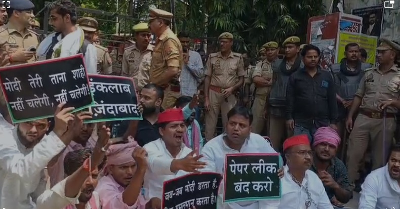 यूपी में भारी बवाल! लखनऊ, बनारस से आजमगढ़ तक सड़कों पर उतरे सपा-कांग्रेस कार्यकर्ता, कई गिरफ्तार