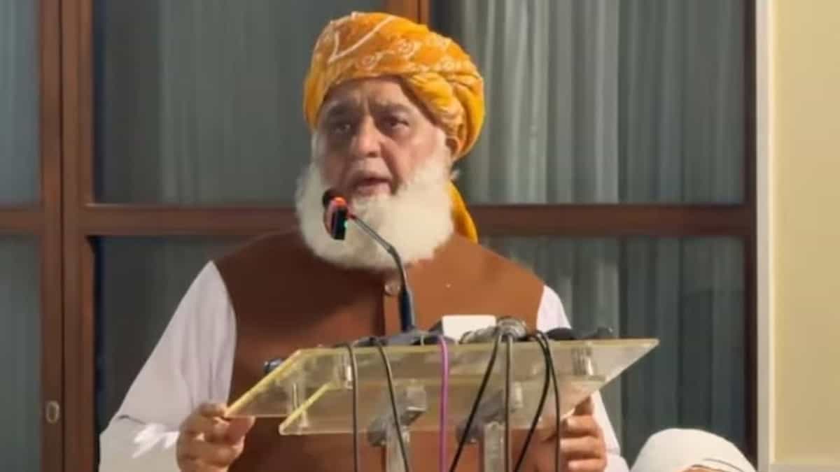 पाक सेना का 'डर्टी गेम'! कारगिल का सच बताने पर घिरे मौलाना फजलुर रहमान, लश्कर को मिला नया टारगेट