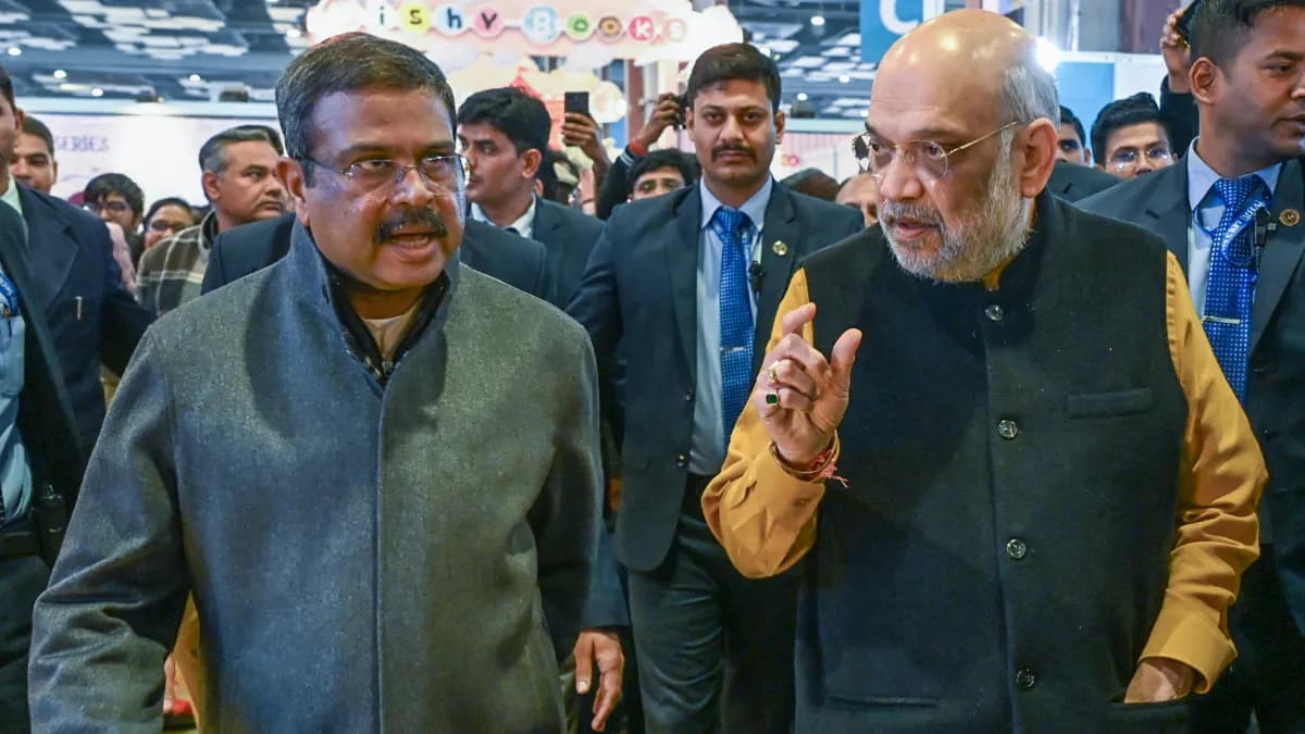शिक्षा मंत्री के इस्तीफे पर अमित शाह की पहली प्रतिक्रिया, कर दी धर्मेंद्र प्रधान की तारीफ