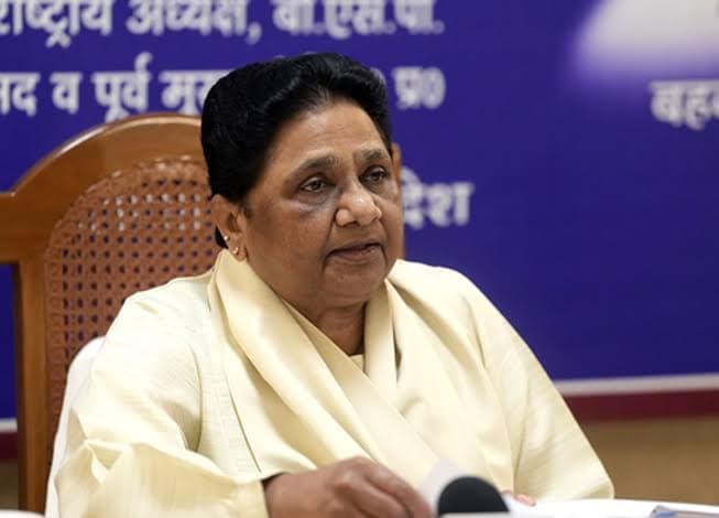 BSP में तगड़ा फेरबदल: मायावती ने इन 4 बड़े राज्यों से हटाया अपना प्रभार, आकाश आनंद के रोल पर भी तोड़ी चुप्पी