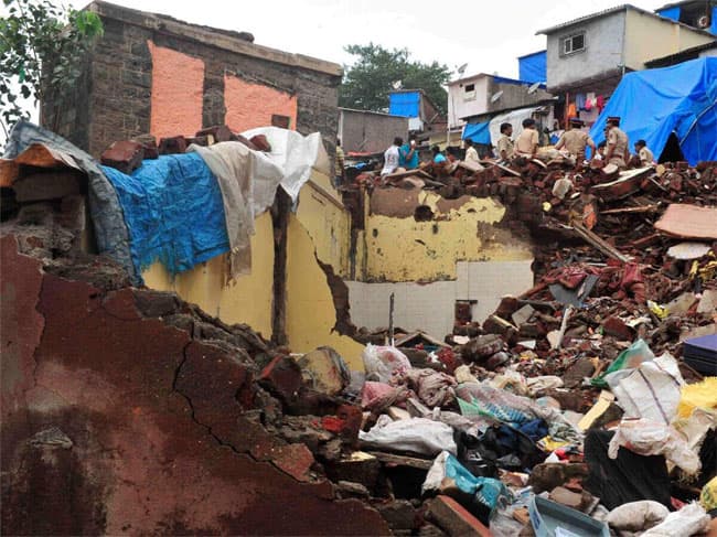 मुंबई के घाटकोपर में दर्दनाक हादसा: लैंडस्लाइड में 6 की मौत, मलबे में कई जिंदगियां दबीं