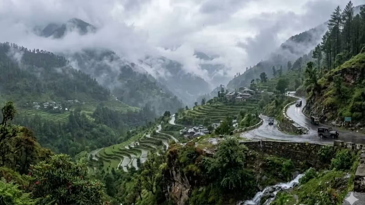 उत्तराखंड में आसमानी आफत: 5 जिलों में भारी बारिश का अलर्ट, चारधाम यात्रियों के लिए चेतावनी