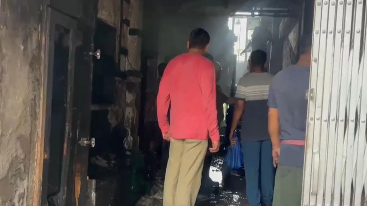 पश्चिम बंगाल में लगी भीषण आग, 7 लोगों की मौत: AC से भड़की चिंगारी ने मचाई तबाही
