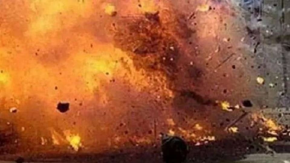 ई-स्कूटी बनी चलता-फिरता बम: बेगूसराय में चार्जिंग के वक्त भयंकर बैटरी विस्फोट, दो बच्चे झुलसे