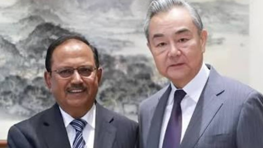 अजीत डोवाल पहुंचे बीजिंग, भारत-चीन सीमा विवाद पर क्या पिघलेगी रिश्तों पर जमी बर्फ?