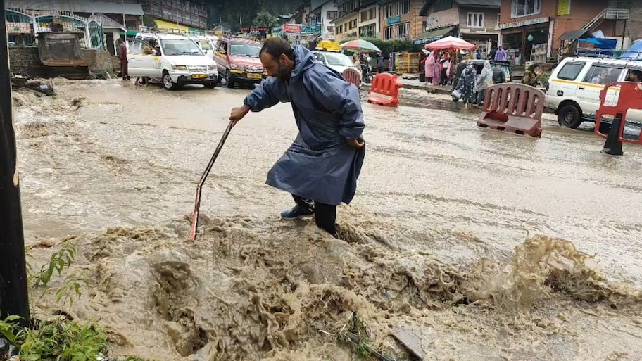 कश्मीर से असम तक मानसून का भयंकर कहर: पहलगाम में उफनी लिद्दर नदी, असम में बाढ़ का बढ़ा खतरा