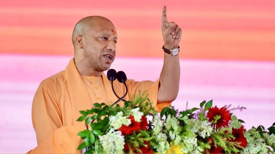 'सनातन धर्म अमर है,मथुरा में सीएम योगी आदित्यनाथ का ऐतिहासिक और हुंकार भरता बयान