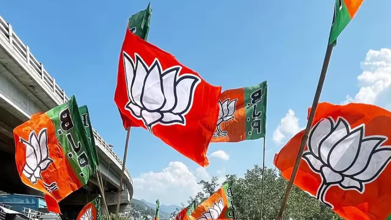 उत्तराखंड में 2027 चुनाव से पहले बड़ा सर्वे: फिर खिल सकता है कमल, सीएम धामी के काम पर 54 सीटों का भारी अनुमान