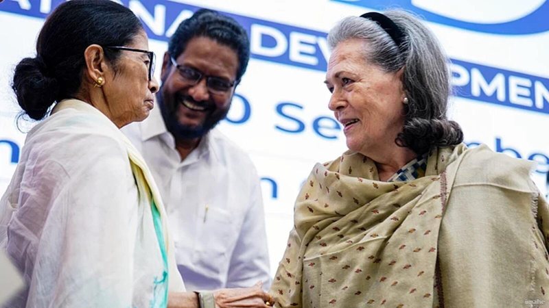 ममता बनर्जी के इस एक बयान पर गदगद हो उठीं सोनिया गांधी