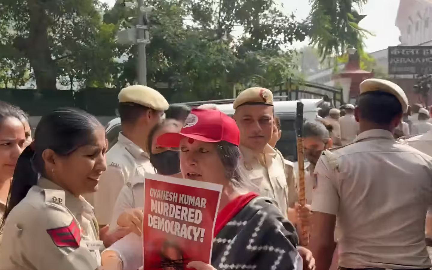 वृंदा करात, पिनाराई विजयन और जॉन ब्रिटास समेत CPIM के 9 दिग्गज नेता डिटेन