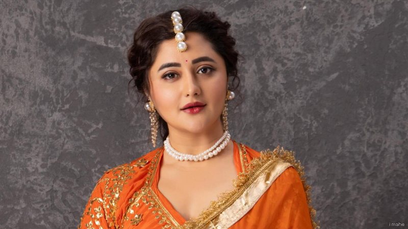 इंडस्ट्री से 4 साल की लंबी दूरी बनाने पर छलका मशहूर एक्ट्रेस रश्मि देसाई का गहरा दर्द
