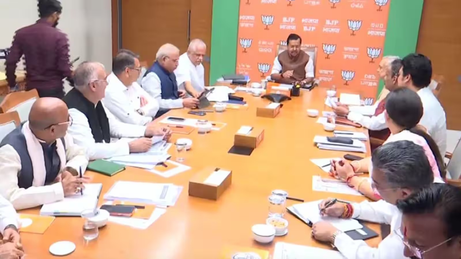 नई दिल्ली स्थित बीजेपी मुख्यालय में राष्ट्रीय महासचिवों की मैराथन बैठक में अहम फैसले