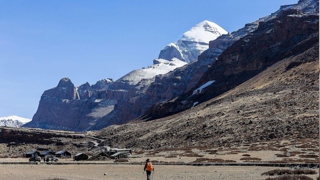 रहस्यमयी पिरामिड नुमा शिखर और अलौकिक ऊर्जा का केंद्र कैलाश पर्वत