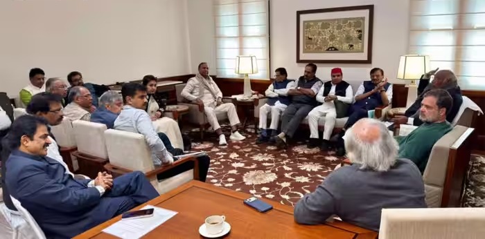 दिल्ली में कांग्रेस की मेगा रैली के बीच गरमाई राजनीति