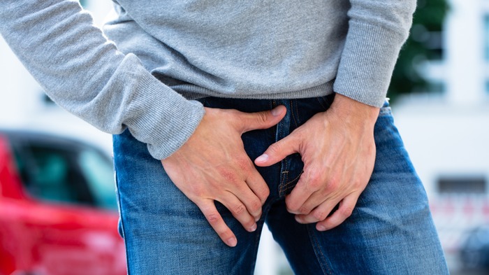 जांघों के बीच में बार-बार पसीना क्यों आता है? कहीं यह Hyperhidrosis का संकेत तो नहीं