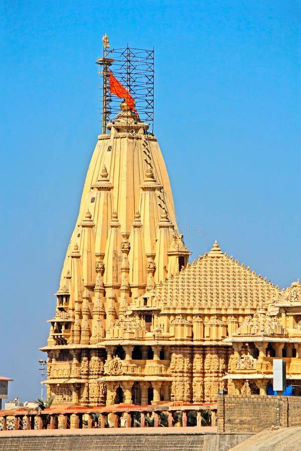 shiva-somnath-temple-famous-lord-moon-39364160.jpg (600×900)